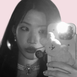 Kim Lip gallery image