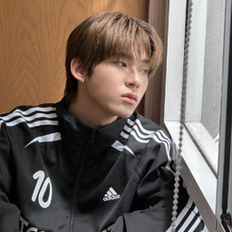 TeeTee gallery image