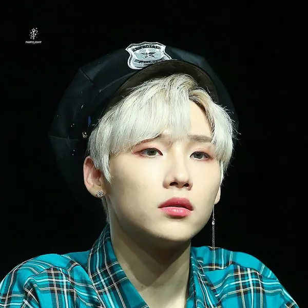 Jeon Woong gallery image