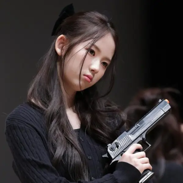 Lee JiWoo gallery image