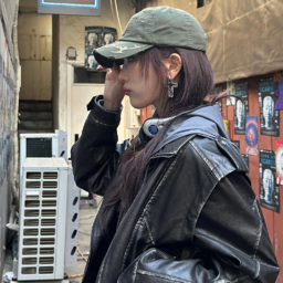 Kim Lip gallery image