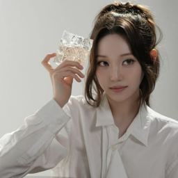 Youngseo gallery image