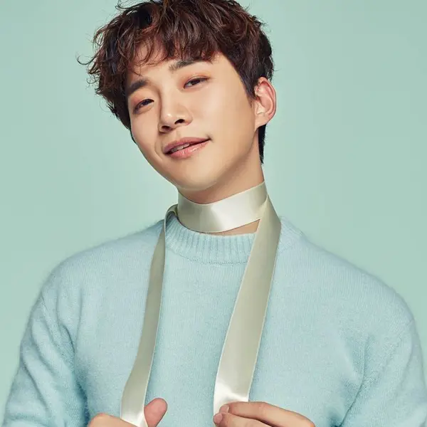 Lee Junho gallery image