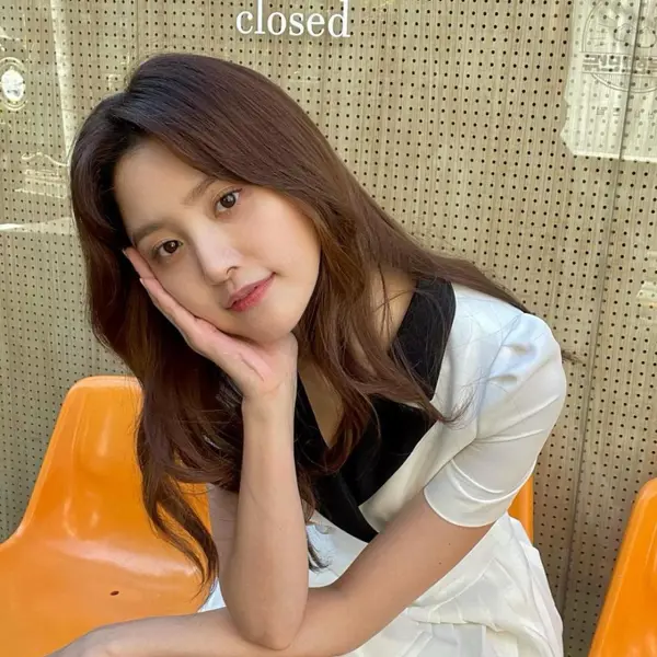 Jeonghwa gallery image