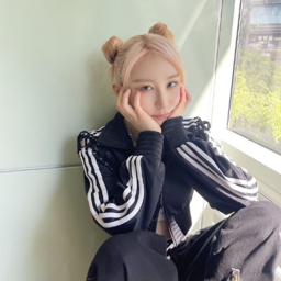 Chaeyeon gallery image