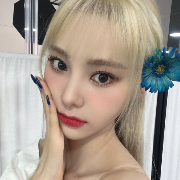 Jinsoul gallery image