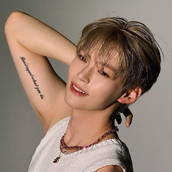 Sung Hanbin galerijafbeelding