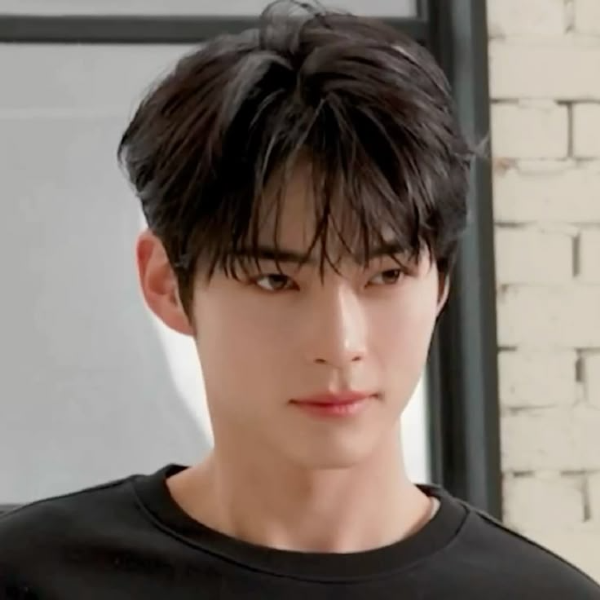Sung Hanbin galerijafbeelding
