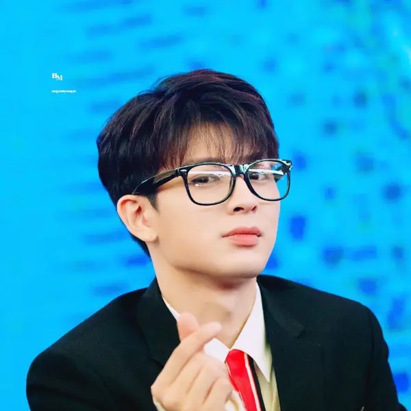 Imagen de la galería de Song Yunhyeong