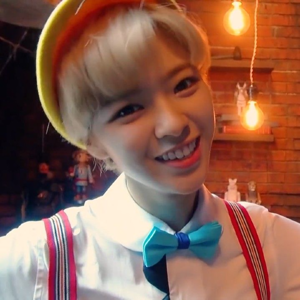 Jeongyeon gallery image