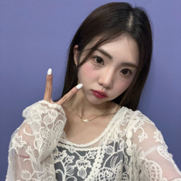 ChaeY(채이) gallery image