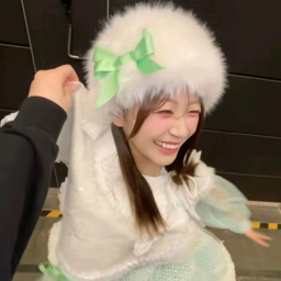 Kana Itakura gallery image