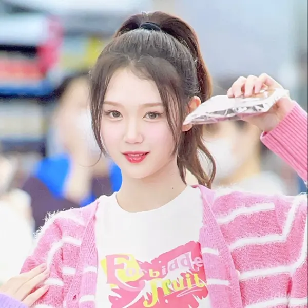 Gong YuBin gallery image