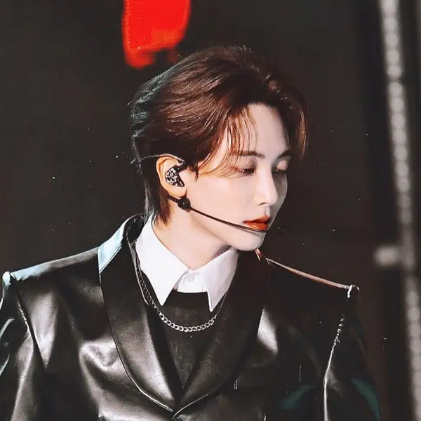 Jeonghan gallery image