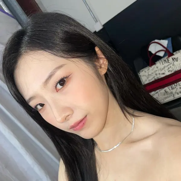 HaSeul gallery image