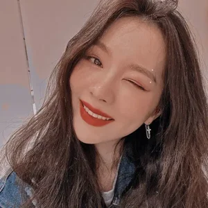 YiYeon gallery image