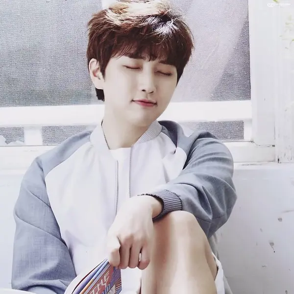 Gambar galeri Lee Junghwan