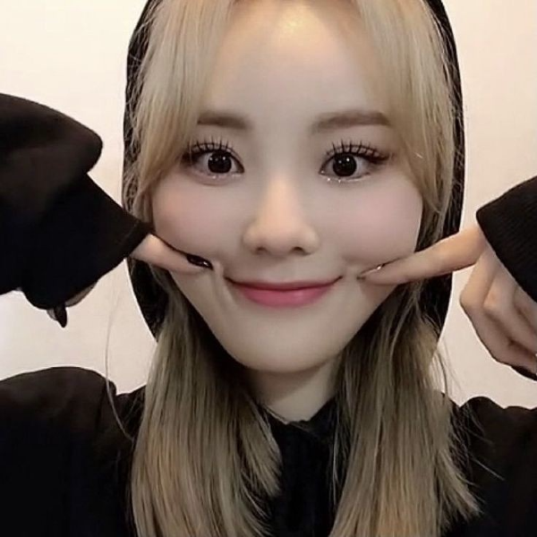 Jinsoul gallery image
