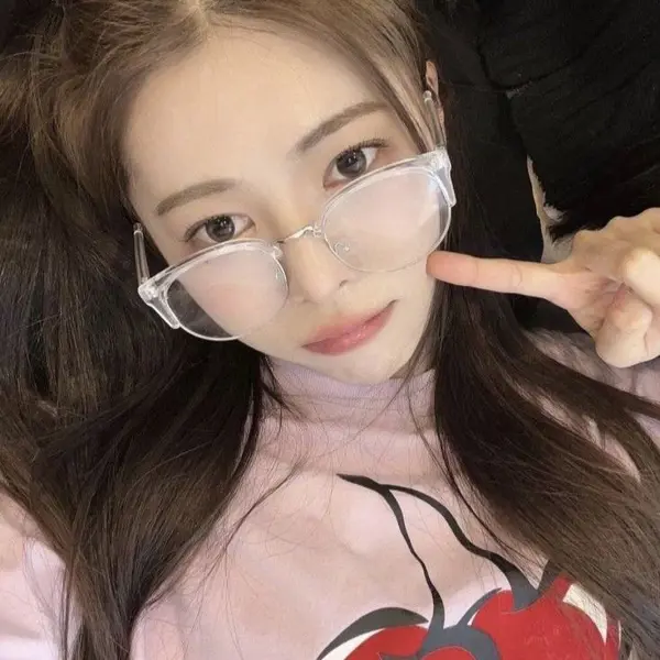 DaHyun gallery image