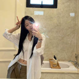 YunSeo gallery image