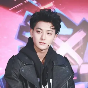 Huang Zitao gallery image