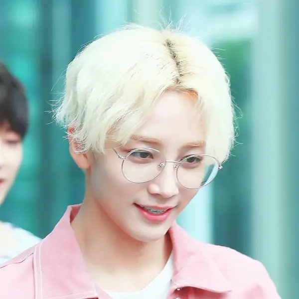 Jeonghan gallery image