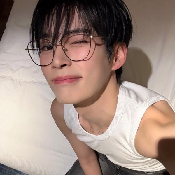 Sung Hanbin galerijafbeelding