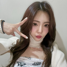 ChaeY(채이) gallery image