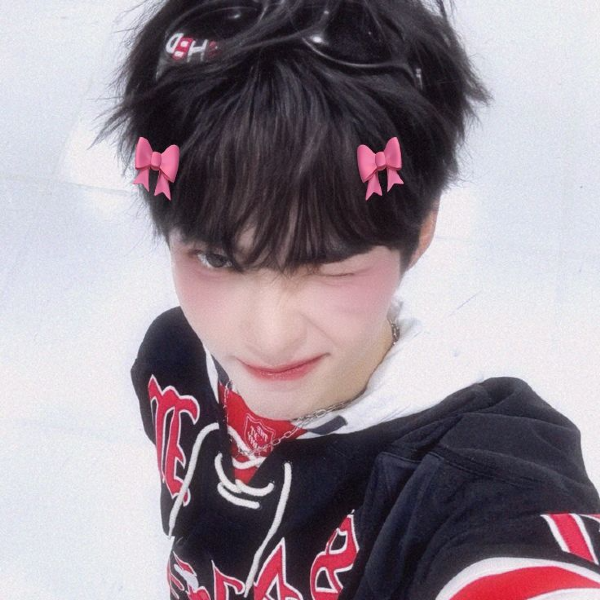 Sung Hanbin galerijafbeelding