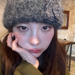 YiYeon gallery image