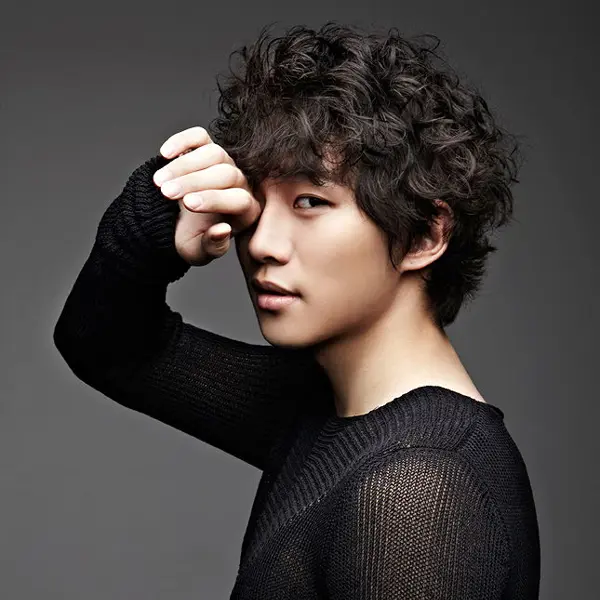 Lee Junho gallery image