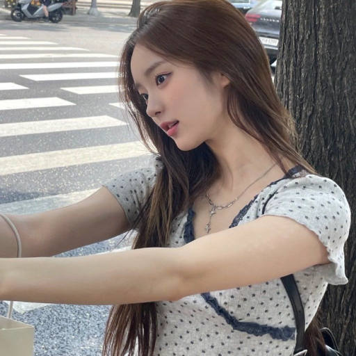 E.JI gallery image