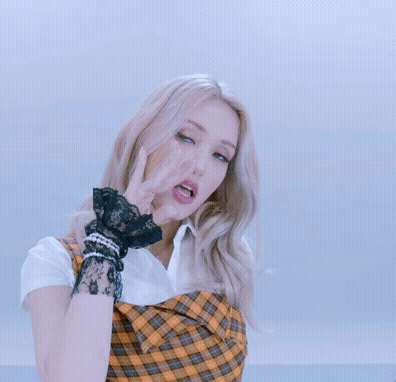 Jeon Somi gif