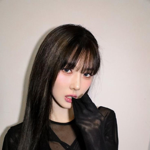 Yoohyeon galerijafbeelding