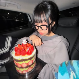 Yella.E gallery image