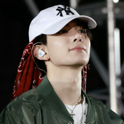 Heeseung gallery image