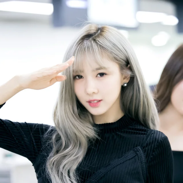 Yoohyeon gallery image