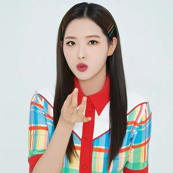 Olivia Hye gallery image