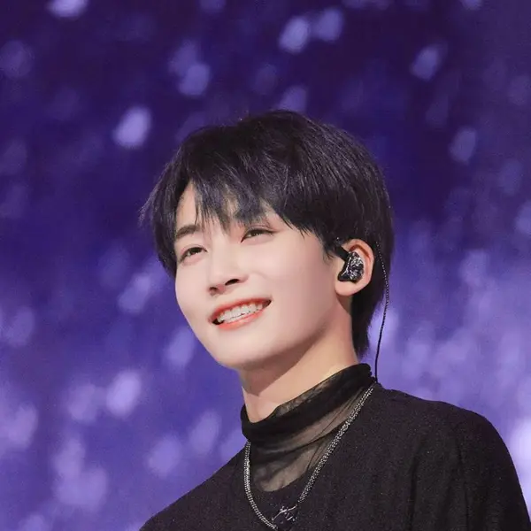 Jeonghan gallery image