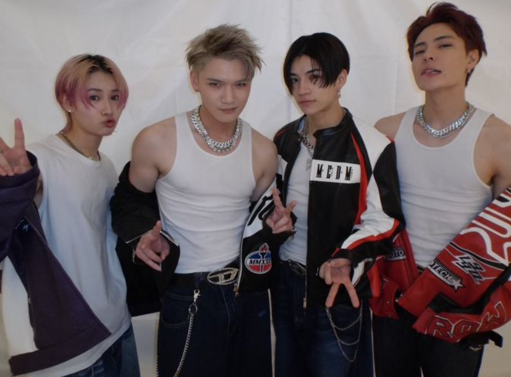 Wolf Howl Harmony photo