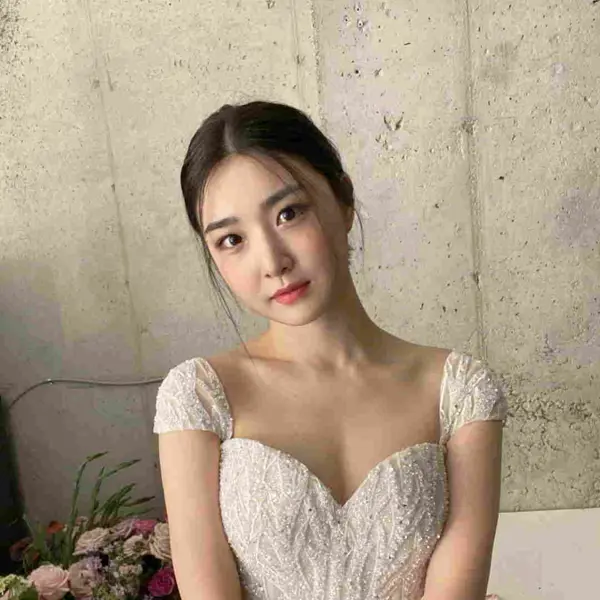 Yuna gallery image
