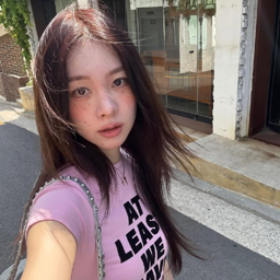 YiYeon gallery image