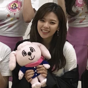 Jeongyeon gallery image