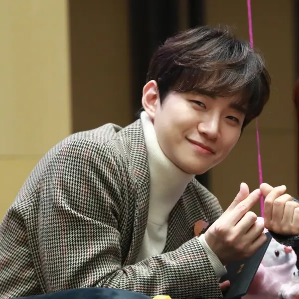 Lee Junho gallery image