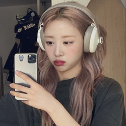 Kim Lip gallery image