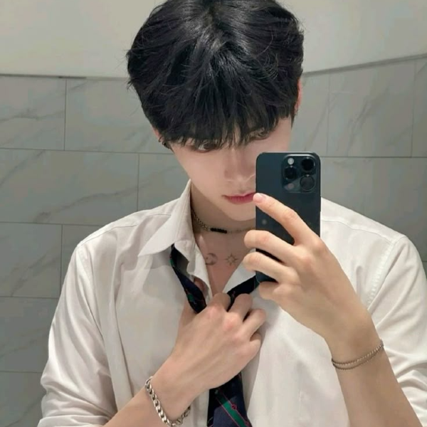 Sung Hanbin galerijafbeelding