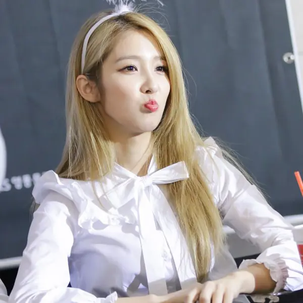 Imagem da galeria de Jihyun