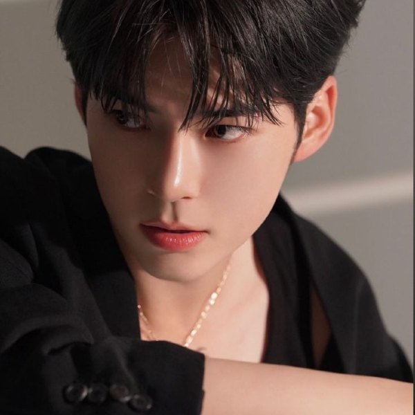 Sung Hanbin galerijafbeelding