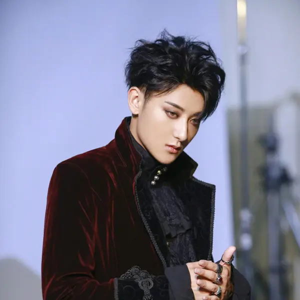 Huang Zitao gallery image