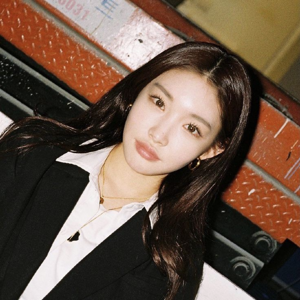 Chungha gallery image